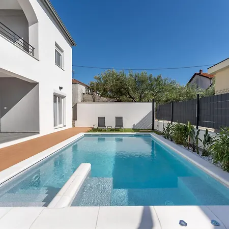 Appartamento Bernie With A Pool