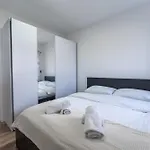 Apartman Bernie With A Pool