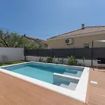 Bernie With A Pool * Zadar