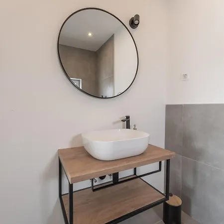 Bernie With A Pool 公寓 扎达尔