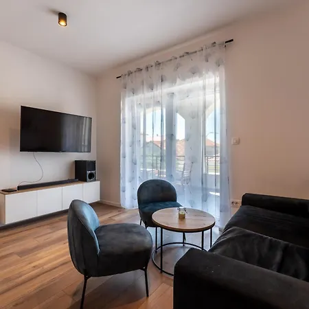 Bernie With A Pool 公寓 *