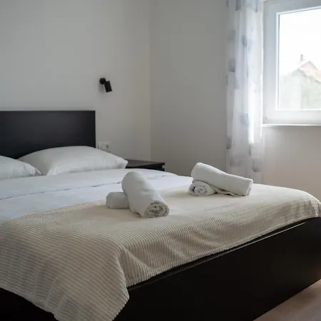 Lägenhet Bernie With A Pool *