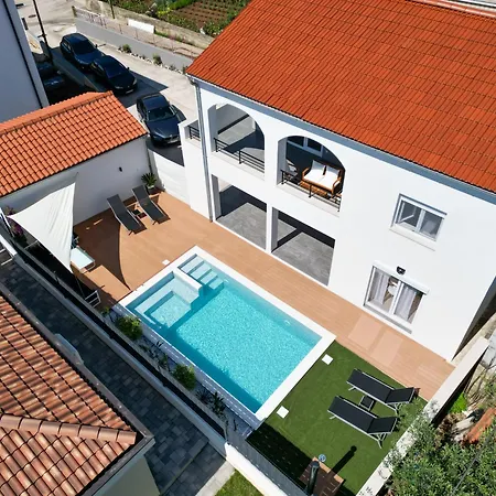 Apartman Bernie With A Pool Zadar