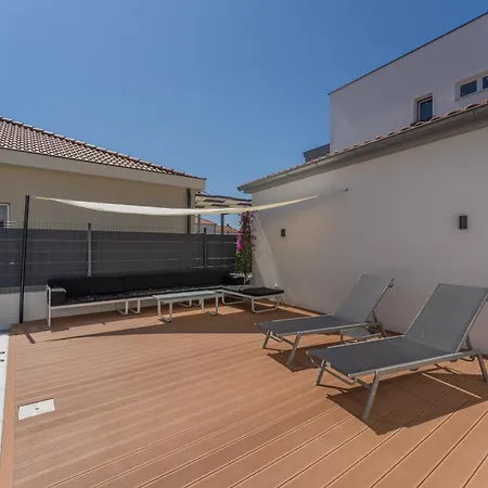 Apartman Bernie With A Pool Zadar