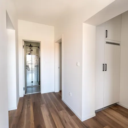 Apartmán Bernie With A Pool *