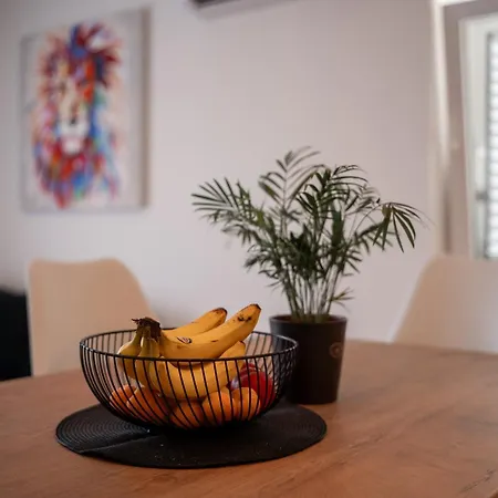 Apartmán Bernie With A Pool