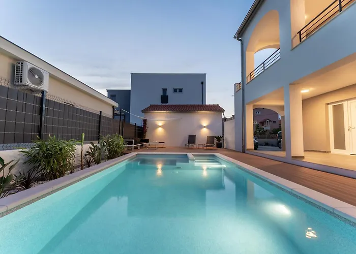 Lägenhet Bernie With A Pool *