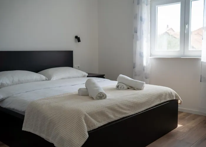 Lägenhet Bernie With A Pool *