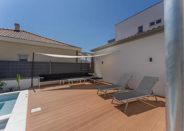 Lägenhet Bernie With A Pool Zadar